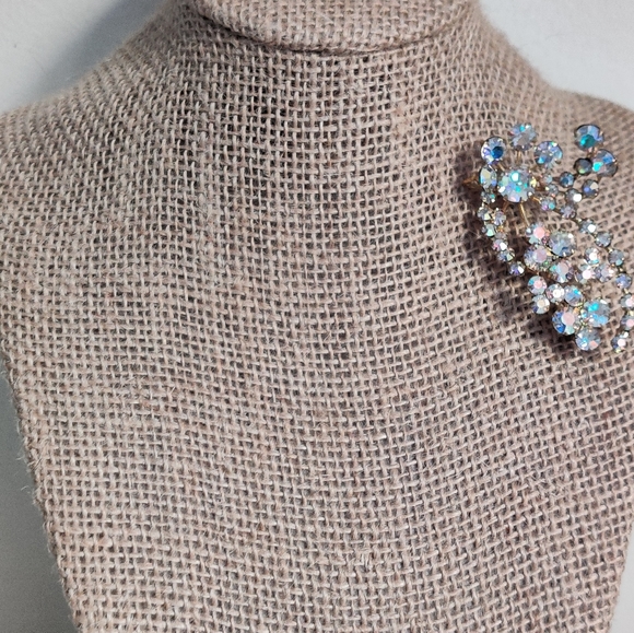 Vintage Austrian Crystals Brooch - Picture 6 of 16